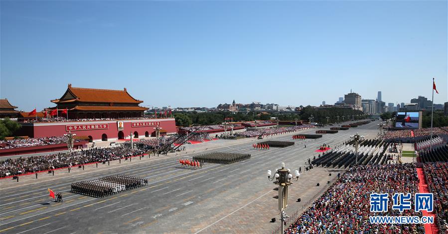 （新華全媒頭條·強軍思想引領(lǐng)新征程·圖文互動）（1）那一刻，我們光榮接受檢閱