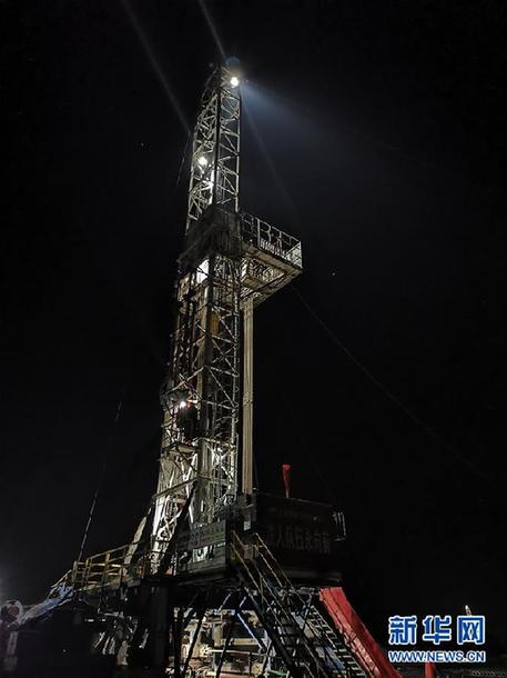 （走基層 聽民聲&middot;圖文互動(dòng)）（3）&ldquo;條件進(jìn)步了，好作風(fēng)沒變&rdquo;&mdash;&mdash;記者夜守大慶油田1205鉆井隊(duì)