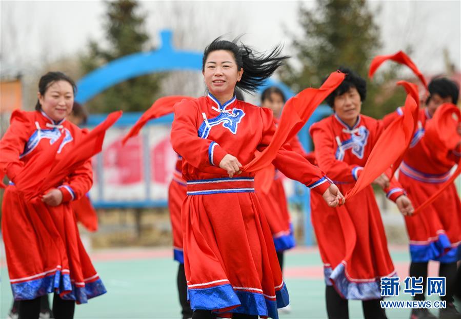 （壯麗70年·奮斗新時(shí)代·圖文互動(dòng)）（1）情同一家，守望相助，共奔小康——內(nèi)蒙古興安盟巴彥敖包嘎查民族團(tuán)結(jié)見(jiàn)聞