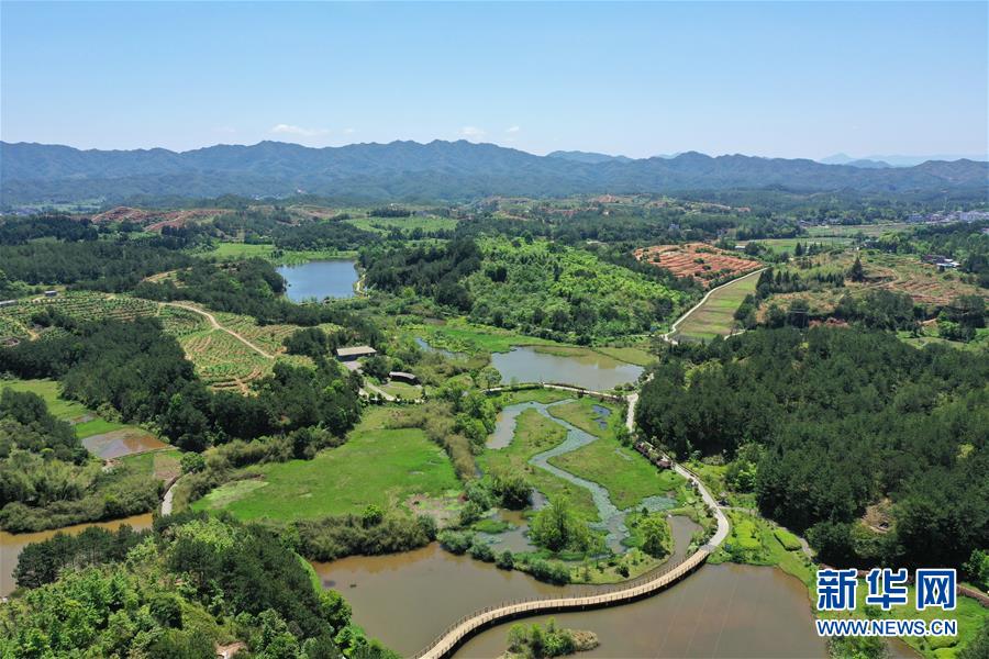 (壯麗70年·奮斗新時代·圖文互動）（2）福建長?。簱Q顏“山光水濁” 永駐綠水青山