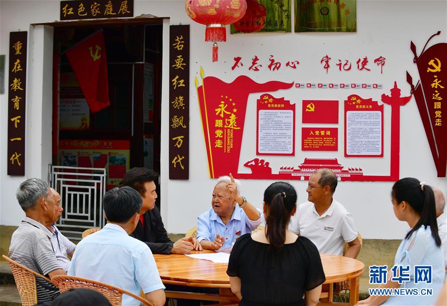 （新華全媒頭條·不忘初心、牢記使命——記者再走長征路·圖文互動）（8）風(fēng)展紅旗如畫——來自長征出發(fā)地長汀、寧化的紅色信仰報告 