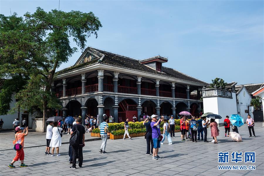 （新華全媒頭條·壯麗70年·奮斗新時(shí)代——記者再走長征路·圖文互動(dòng)）（7）偉大轉(zhuǎn)折是怎樣發(fā)生的——重回遵義會議現(xiàn)場