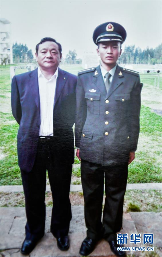 （新華全媒頭條·愛國情 奮斗者·圖文互動(dòng)）（7）初心不改 紅心向黨——西部戰(zhàn)區(qū)陸軍某旅玉樹獨(dú)立騎兵連連長尼都塔生一家四代跟黨走紀(jì)實(shí)