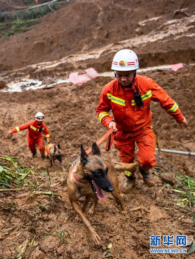 （新華全媒頭條&middot;圖文互動(dòng)）（4）有一絲希望，就盡百倍努力&mdash;&mdash;貴州水城&ldquo;7&middot;23&rdquo;特大山體滑坡72小時(shí)救援紀(jì)實(shí)