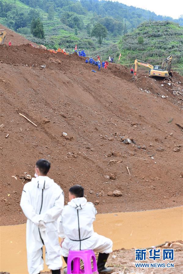 （新華全媒頭條&middot;圖文互動(dòng)）（9）有一絲希望，就盡百倍努力&mdash;&mdash;貴州水城&ldquo;7&middot;23&rdquo;特大山體滑坡72小時(shí)救援紀(jì)實(shí)
