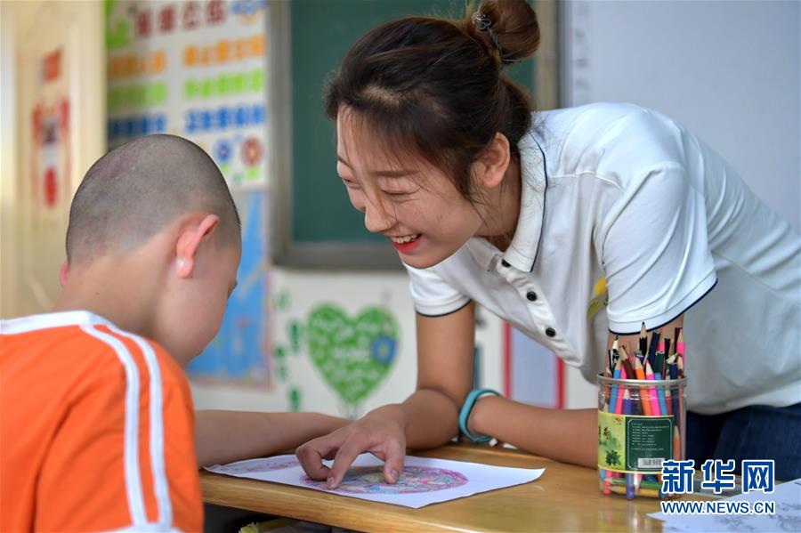 （在習(xí)近平新時(shí)代中國特色社會(huì)主義思想指引下——新時(shí)代新作為新篇章·總書記關(guān)心的百姓身邊事·圖文互動(dòng)）（4）特別的愛，給特別的你——特殊教育的別樣風(fēng)景