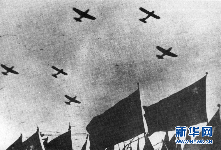 （新華全媒頭條·人民空軍70年·圖文互動）（1）陽光照耀奮飛的航程——黨中央、中央軍委和習(xí)主席關(guān)心人民空軍建設(shè)發(fā)展紀實