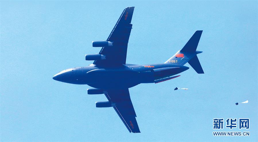 （新華全媒頭條·人民空軍70年·圖文互動）（10）陽光照耀奮飛的航程——黨中央、中央軍委和習(xí)主席關(guān)心人民空軍建設(shè)發(fā)展紀實