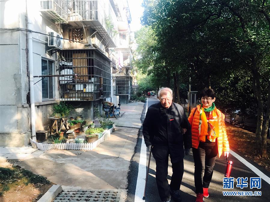 （新華全媒頭條·圖文互動）（8）滄海橫流 信仰彌堅——記共產(chǎn)黨員、湘潭大學(xué)九旬教授滄南