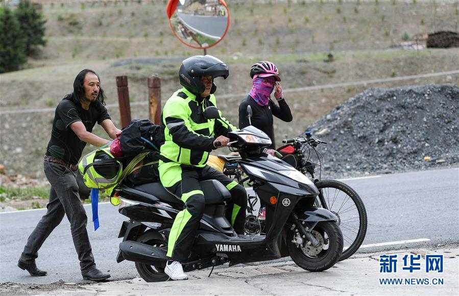 （新華全媒頭條·圖文互動）（10）格?；ㄩ_滿天路——寫在川藏公路通車65周年之際