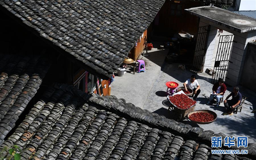 （新華全媒頭條·圖文互動）（3）干部去哪兒了？——貴州干部大規(guī)模下沉脫貧攻堅一線紀實