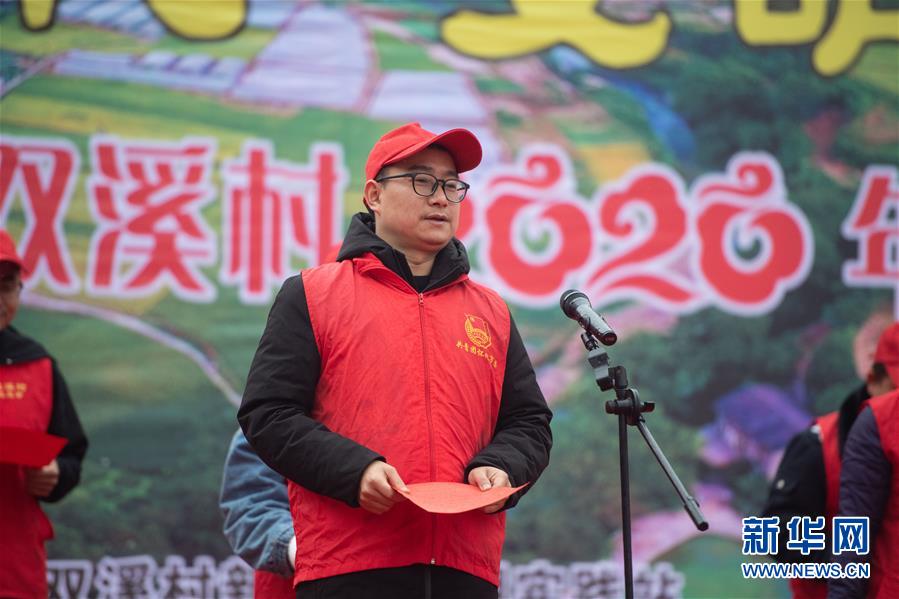 （新春走基層·圖文互動）（1）村晚“說唱”唱什么？