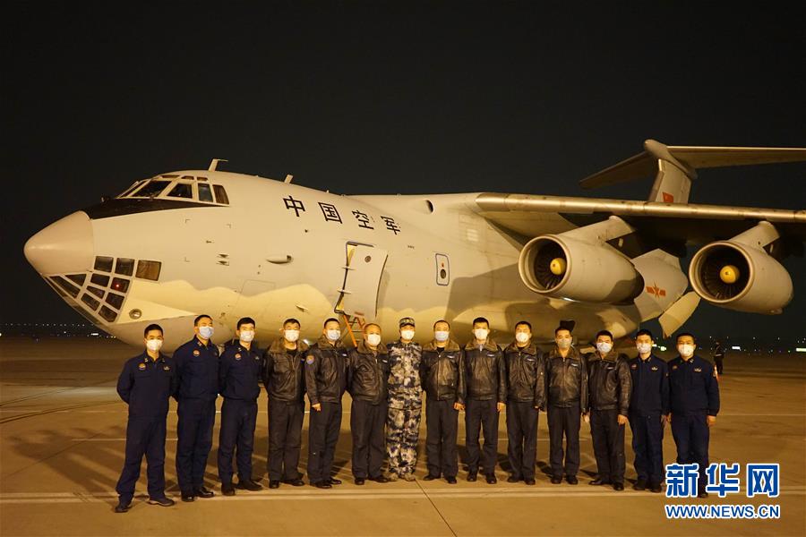 （新型肺炎疫情防控·圖文互動(dòng)）（2）除夕夜，他們這樣出征——空軍軍醫(yī)大學(xué)醫(yī)療隊(duì)出征武漢疫區(qū)見聞