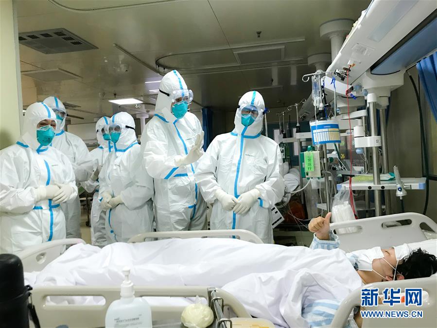 （新華全媒頭條·圖文互動）（3）新華社評論員：危難時刻，黨員干部要挺身而出——論堅決打贏疫情防控阻擊戰(zhàn)