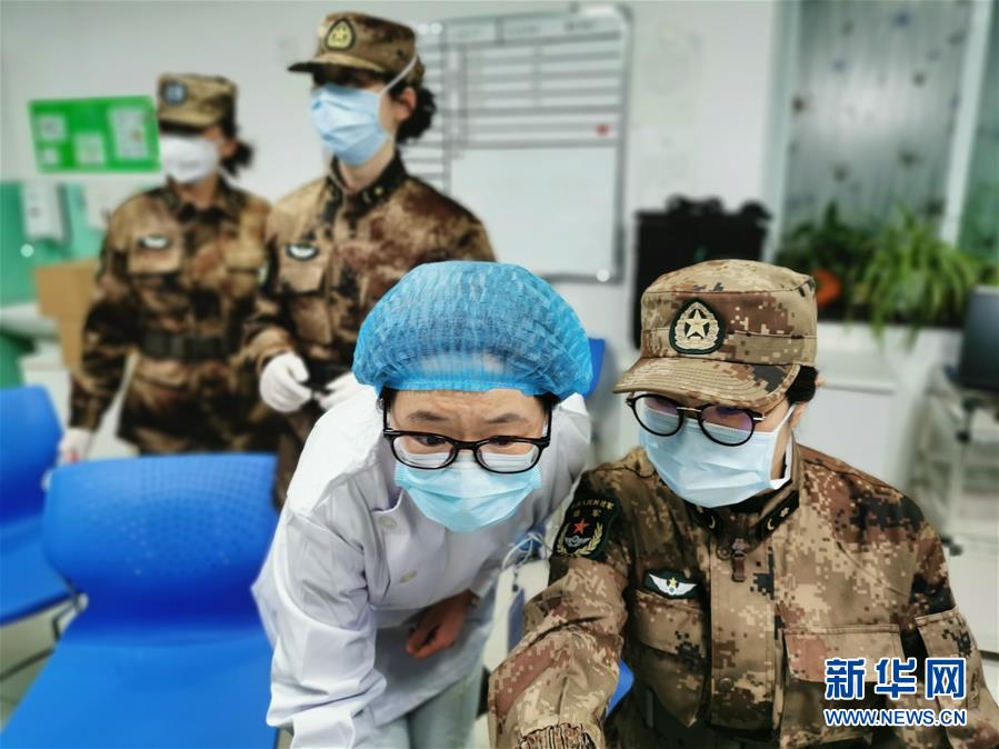 （新華全媒頭條·圖文互動）（7）新華社評論員：危難時刻，黨員干部要挺身而出——論堅決打贏疫情防控阻擊戰(zhàn)