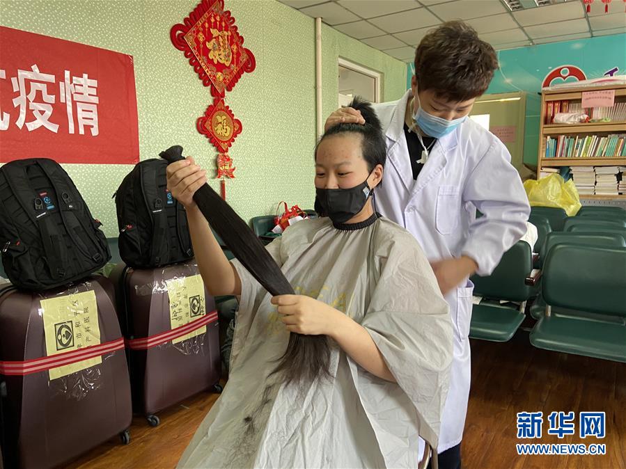 （聚焦疫情防控·圖文互動(dòng)）（1）沖鋒向前，我們義無(wú)反顧——“戰(zhàn)疫”一線(xiàn)醫(yī)護(hù)人員群像