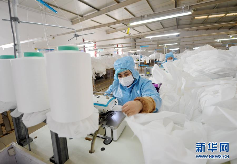（聚焦疫情防控·圖文互動）（6）我們能多產(chǎn)一件，前方就少一份風(fēng)險——醫(yī)用防護服“河北制造”緊急“起飛”記
