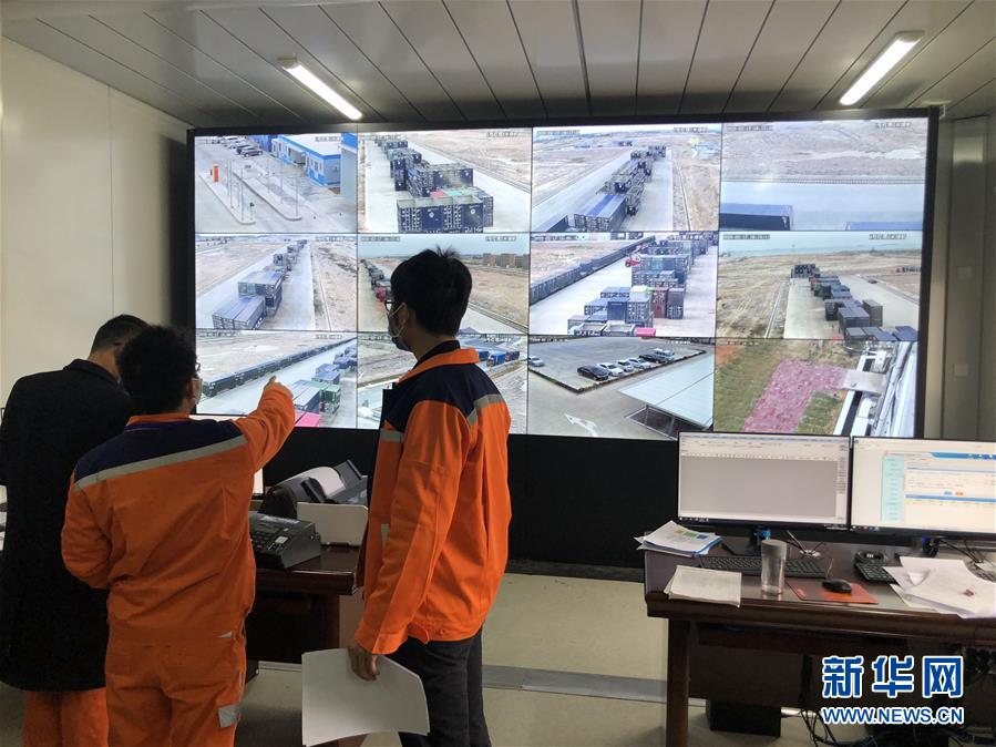 （圖文互動(dòng)）（2）抓好防疫保暢，還管司機(jī)吃飯——廣西欽州保稅港區(qū)服務(wù)企業(yè)復(fù)工見聞