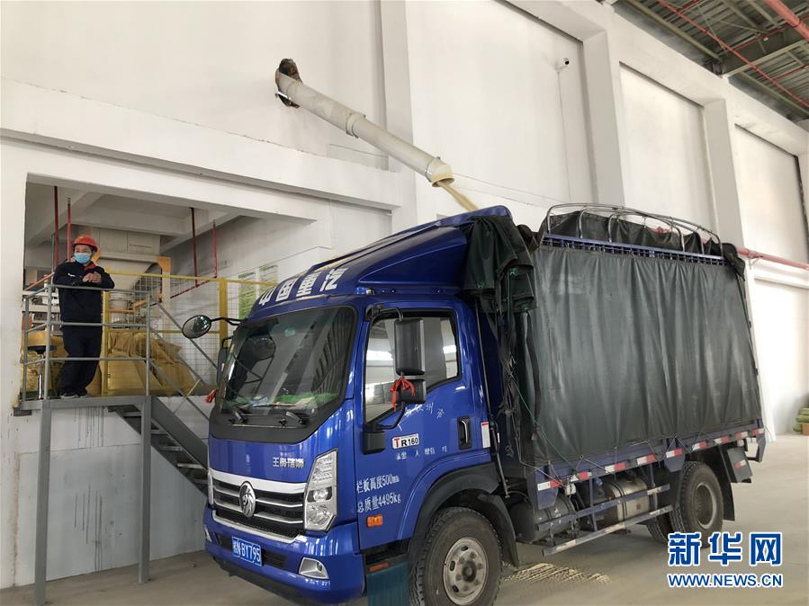 （圖文互動(dòng)）（5）抓好防疫保暢，還管司機(jī)吃飯——廣西欽州保稅港區(qū)服務(wù)企業(yè)復(fù)工見聞