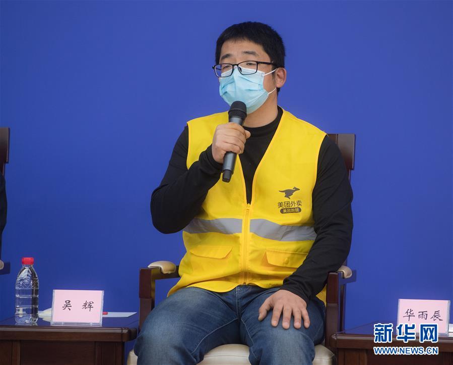 （新華全媒頭條·圖文互動）（6）守望相助，堅忍不拔——致敬武漢戰(zhàn)“疫”中千千萬萬個平凡英雄