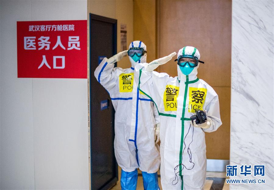 （新華全媒頭條·圖文互動）（7）守望相助，堅忍不拔——致敬武漢戰(zhàn)“疫”中千千萬萬個平凡英雄