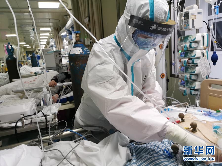 （一線抗疫群英譜·圖文互動）（1）生命之光，溫暖“無面之交”——記抗疫一線重癥監(jiān)護室90后護士金鈺 