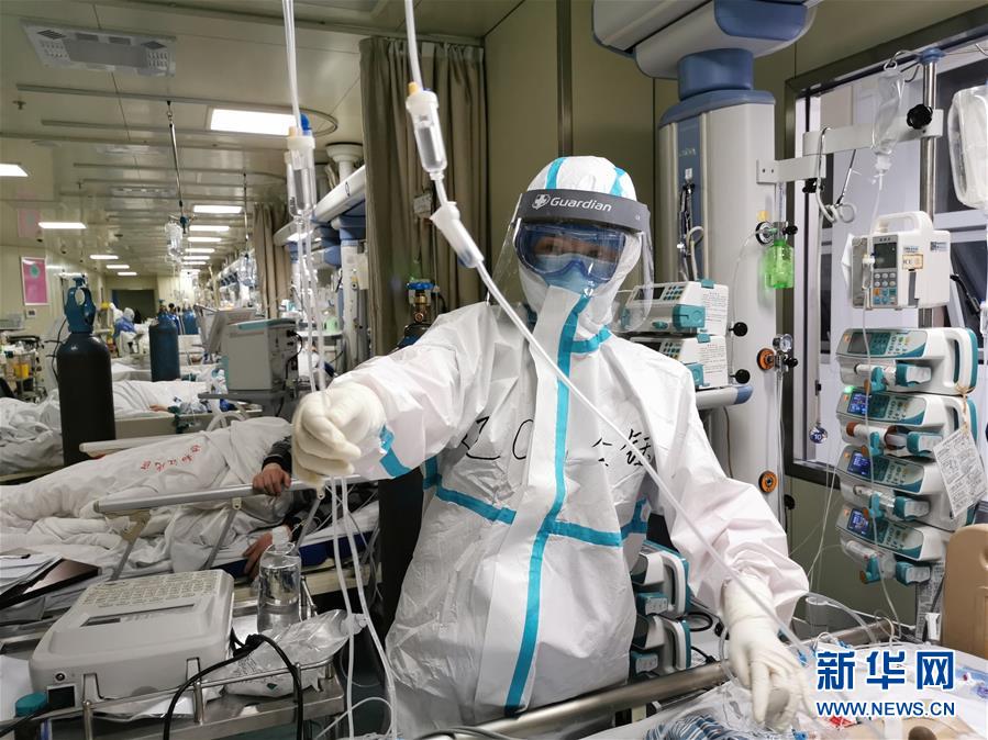 （一線抗疫群英譜·圖文互動）（3）生命之光，溫暖“無面之交”——記抗疫一線重癥監(jiān)護室90后護士金鈺 
