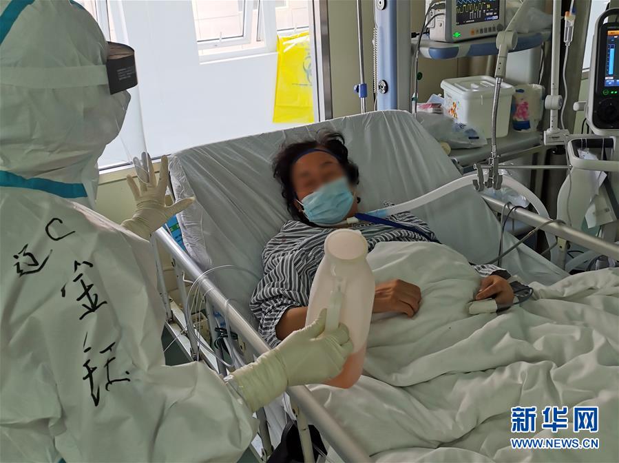 （一線抗疫群英譜·圖文互動）（5）生命之光，溫暖“無面之交”——記抗疫一線重癥監(jiān)護室90后護士金鈺 