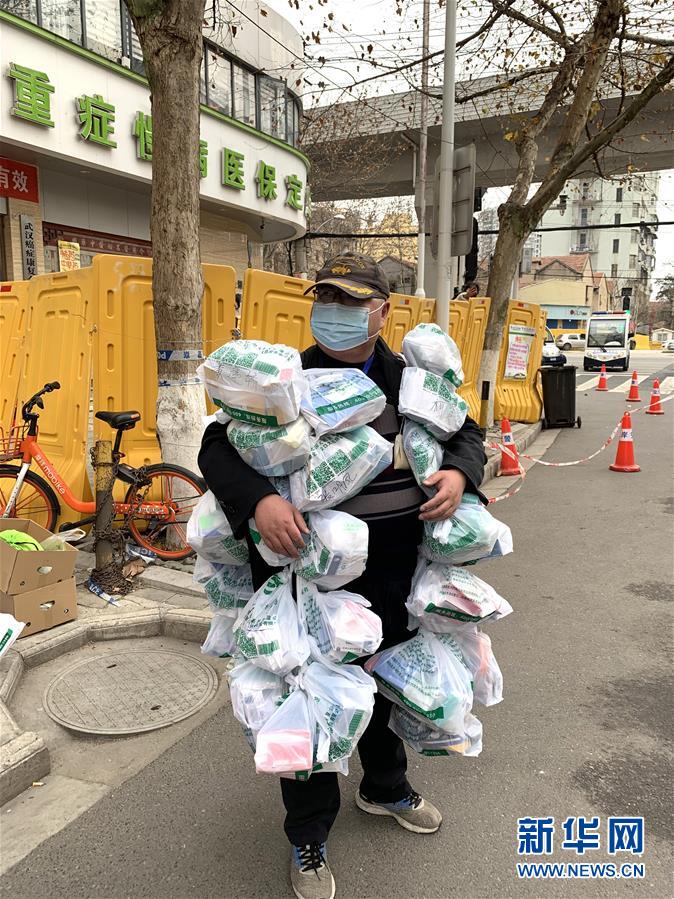 （新華全媒頭條·圖文互動）（8）一鼓作氣，不勝不休！——寫在疫情防控阻擊戰(zhàn)的關鍵時刻