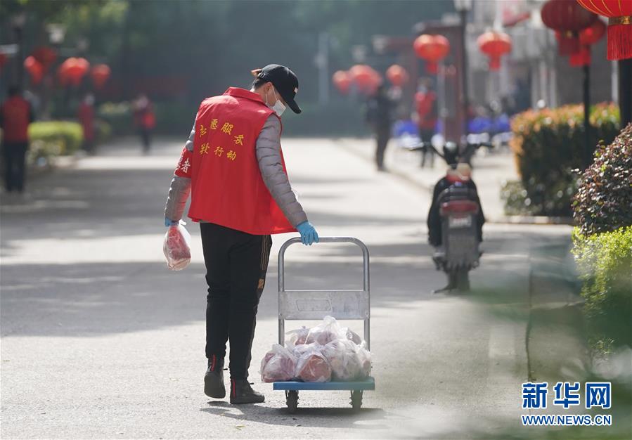（新華全媒頭條·圖文互動）（11）一鼓作氣，不勝不休！——寫在疫情防控阻擊戰(zhàn)的關鍵時刻