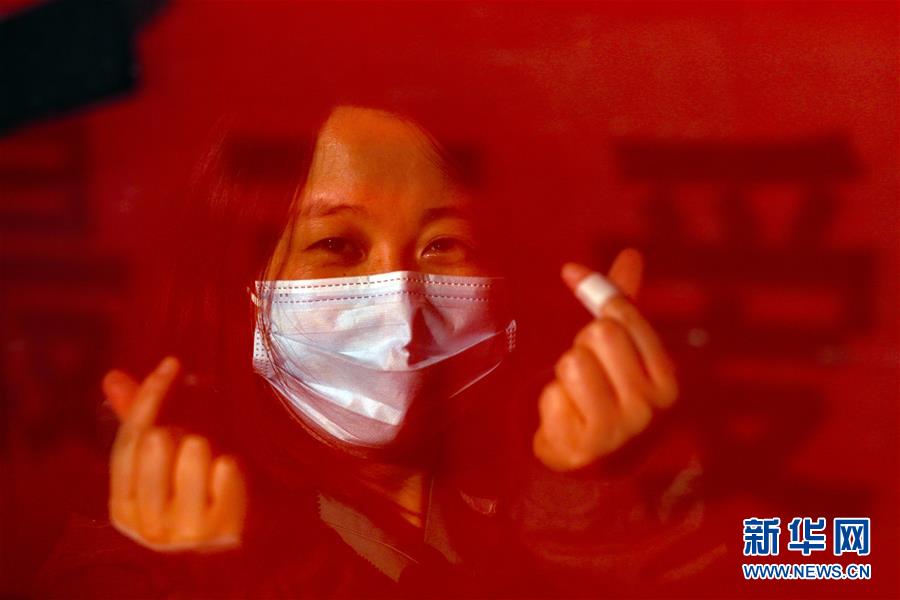 （新華全媒頭條·圖文互動(dòng)）（5）最美逆行者，武漢永遠(yuǎn)記得你！——首批援鄂醫(yī)療隊(duì)返程紀(jì)實(shí)