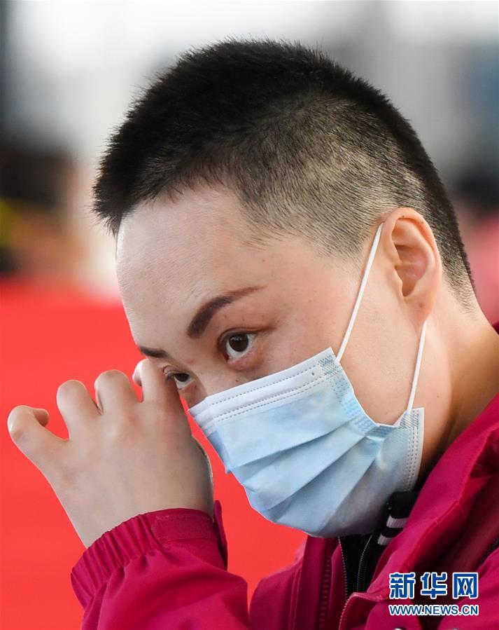 （新華全媒頭條·圖文互動(dòng)）（11）最美逆行者，武漢永遠(yuǎn)記得你！——首批援鄂醫(yī)療隊(duì)返程紀(jì)實(shí)