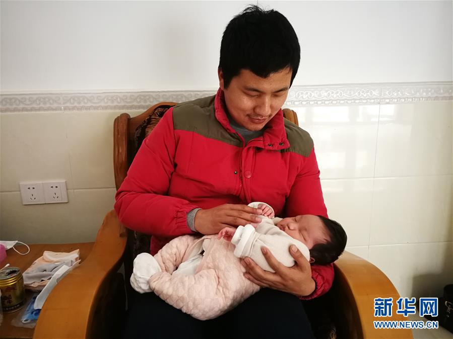 （一線抗疫群英譜·圖文互動）（7）羅文浩：“女兒，你的名字里有溫暖，有榮光！”