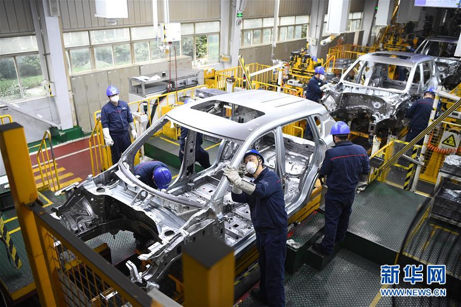 （在習近平新時代中國特色社會主義思想指引下&mdash;&mdash;新時代新作為新篇章&middot;習近平總書記關切事&middot;圖文互動）（2）化&ldquo;危&rdquo;為&ldquo;機&rdquo;　念好&ldquo;新&rdquo;字訣&mdash;&mdash;各地產(chǎn)業(yè)發(fā)展&ldquo;新&rdquo;動向掃描