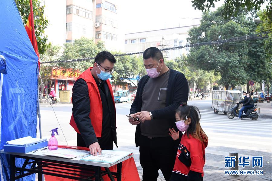 （一線抗疫群英譜·圖文互動(dòng)）（1）“再年輕，也要學(xué)做頂梁柱”——記“95后”干警李文超