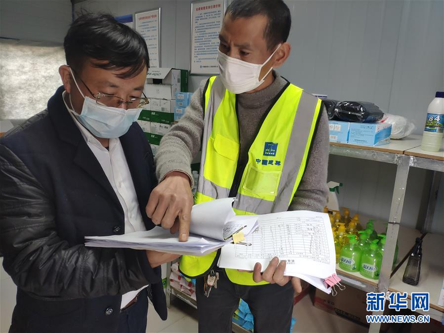 （一線抗疫群英譜·圖文互動）（1）“逆行者”曾陽春：步行十公里，他冒雨趕赴一線