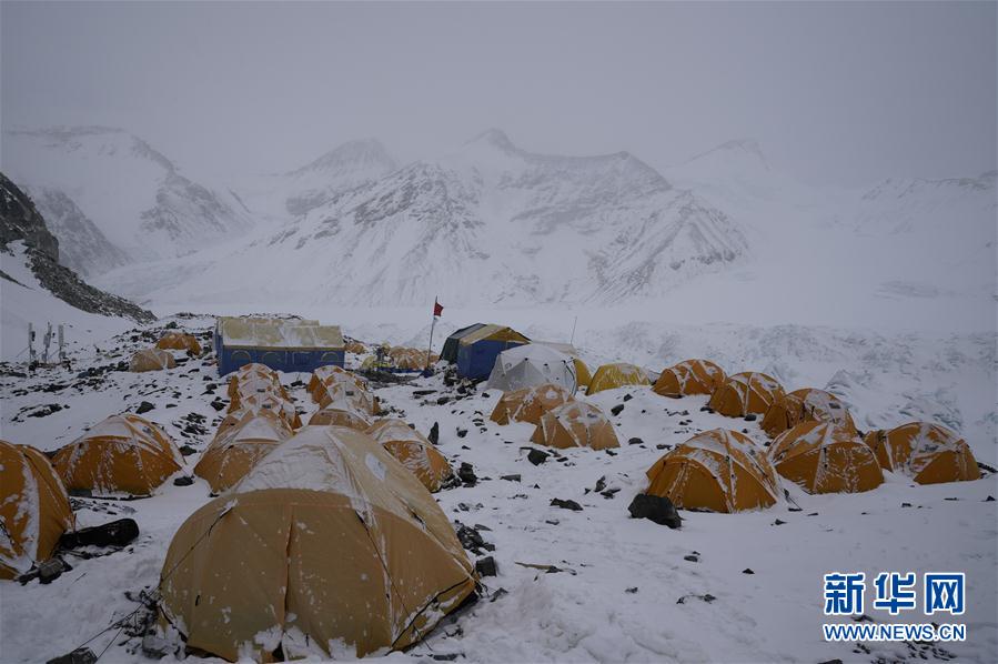 （2020珠峰高程測(cè)量·圖文互動(dòng)）（3）2020珠峰高程測(cè)量登山隊(duì)抵達(dá)海拔6500米的前進(jìn)營地