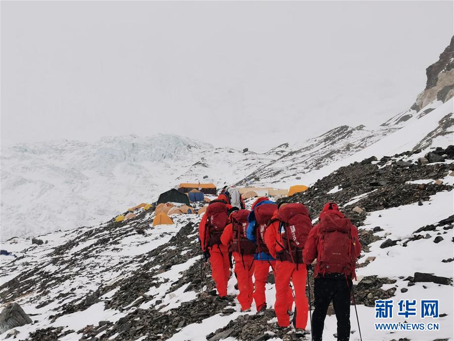 （2020珠峰高程測(cè)量·圖文互動(dòng)）（6）2020珠峰高程測(cè)量登山隊(duì)抵達(dá)海拔6500米的前進(jìn)營地