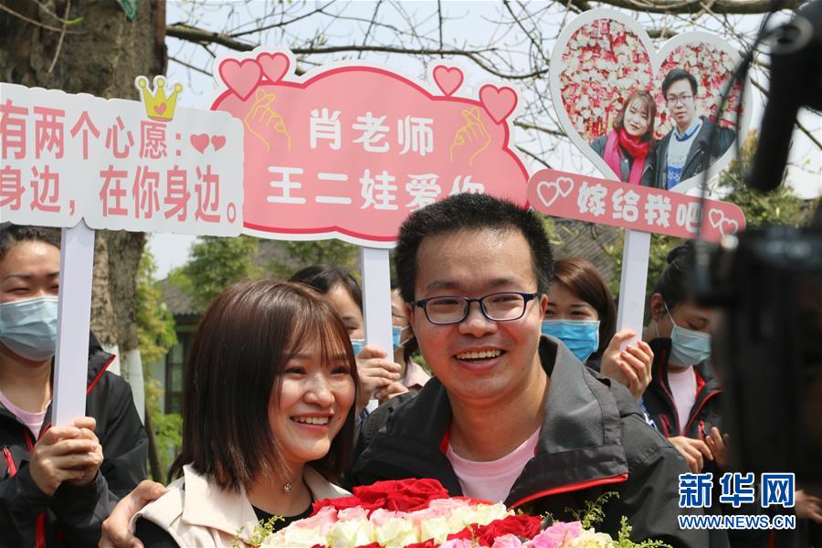（新華全媒頭條·圖文互動）（12）“我看不見你的樣子，但我知道你是誰”——寫在國際護(hù)士節(jié)來臨之際