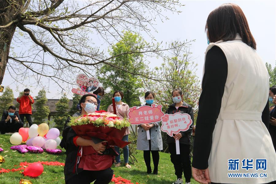 （新華全媒頭條·圖文互動）（13）“我看不見你的樣子，但我知道你是誰”——寫在國際護(hù)士節(jié)來臨之際