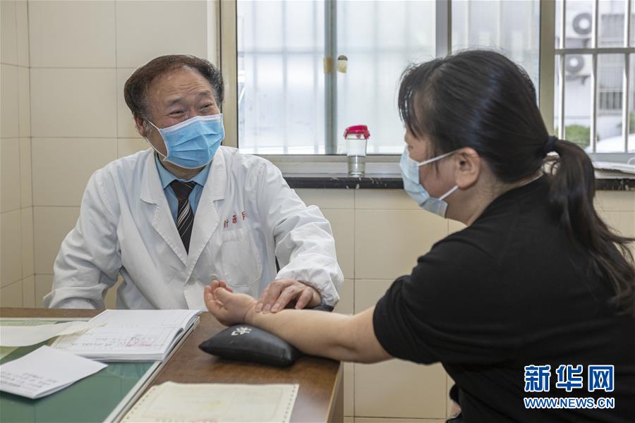 （代表委員履職·圖文互動）（4）“履職與行醫(yī)，都要精益求精”——全國政協(xié)委員吳煥淦履職記