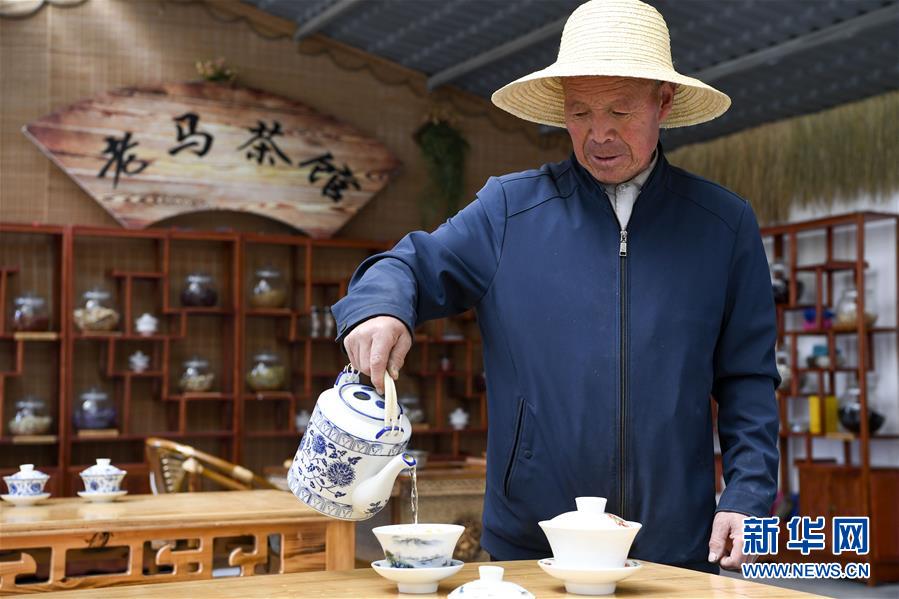 （新華全媒頭條·圖文互動(dòng)）（5）初夏，循著總書記的腳步探訪產(chǎn)業(yè)扶貧新事