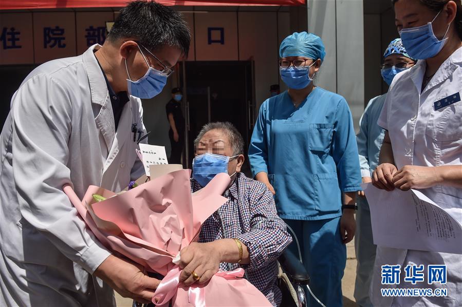（新華全媒頭條·圖文互動）（1）“始終把人民群眾生命安全和身體健康放在第一位”——中國抗疫彰顯“生命至上、人民至上”理念