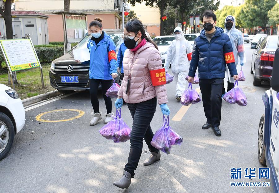 （新華全媒頭條·圖文互動）（10）“始終把人民群眾生命安全和身體健康放在第一位”——中國抗疫彰顯“生命至上、人民至上”理念