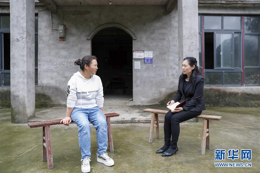 （兩會(huì)人物·圖文互動(dòng)）（4）帶娃、賺錢兩不誤——一位農(nóng)民工代表眼中的脫貧新工作