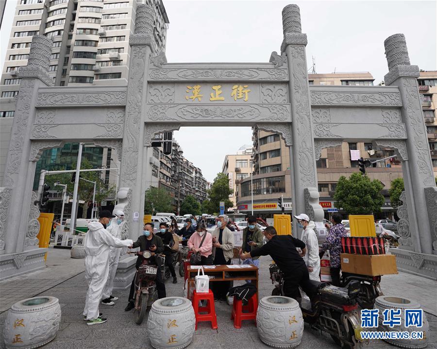 （新華全媒頭條·圖文互動(dòng)）（14）從人民中汲取磅礴力量——習(xí)近平總書(shū)記同出席2020年全國(guó)兩會(huì)人大代表、政協(xié)委員共商國(guó)是紀(jì)實(shí)