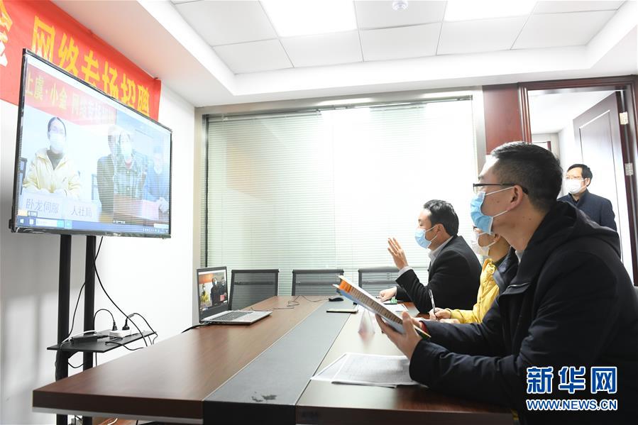 （新華全媒頭條·圖文互動(dòng)）（18）從人民中汲取磅礴力量——習(xí)近平總書(shū)記同出席2020年全國(guó)兩會(huì)人大代表、政協(xié)委員共商國(guó)是紀(jì)實(shí)