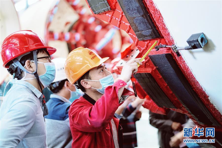 （在習近平新時代中國特色社會主義思想指引下——新時代新作為新篇章·習近平總書記關(guān)切事·圖文互動）（1）最有力的支撐，最堅決的攀登——記錄奮戰(zhàn)在復工復產(chǎn)一線的科技工作者