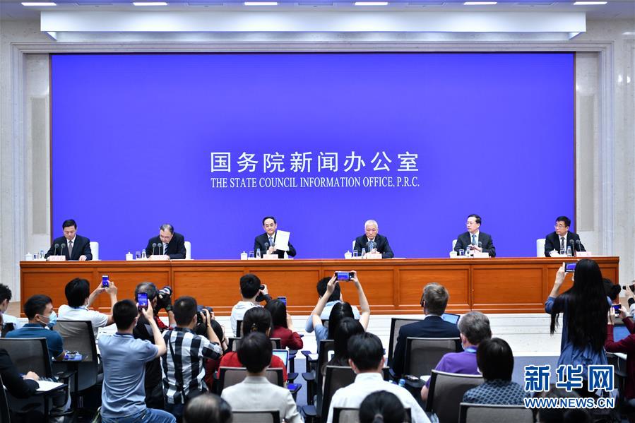 （新華全媒頭條·“抗擊疫情的中國行動”白皮書·圖文互動）（1）人民至上、生命至上的中國答卷——從白皮書看中國抗擊疫情歷程