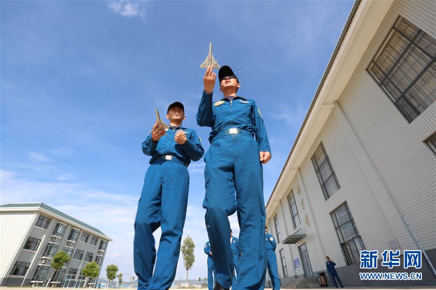 （圖文互動(dòng)）（3）5290小時(shí)！中國空軍殲擊機(jī)飛行紀(jì)錄保持者光榮停飛